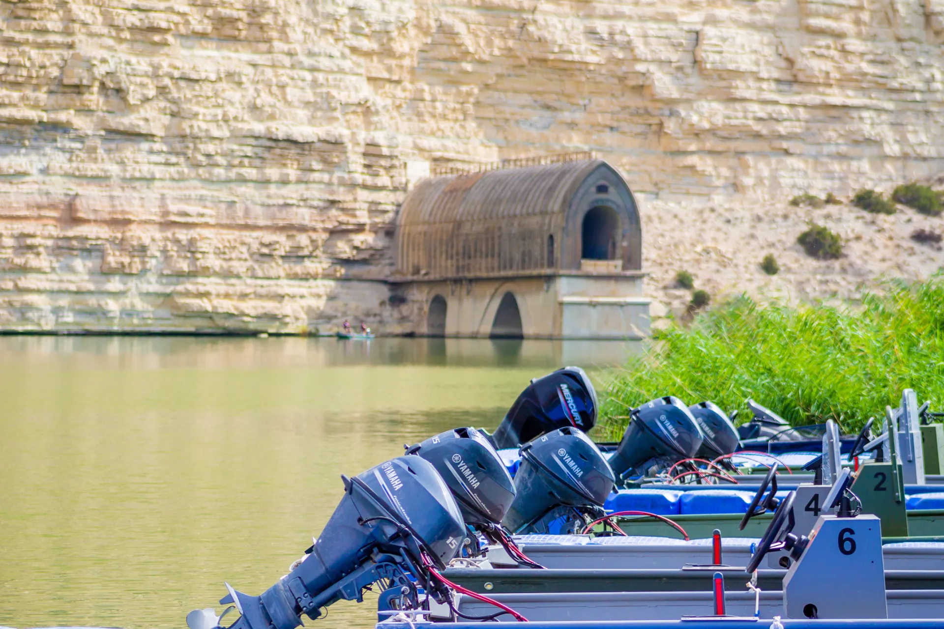 Alquiler barcas pesca ebro equipadas 15hp port massaluca 2
