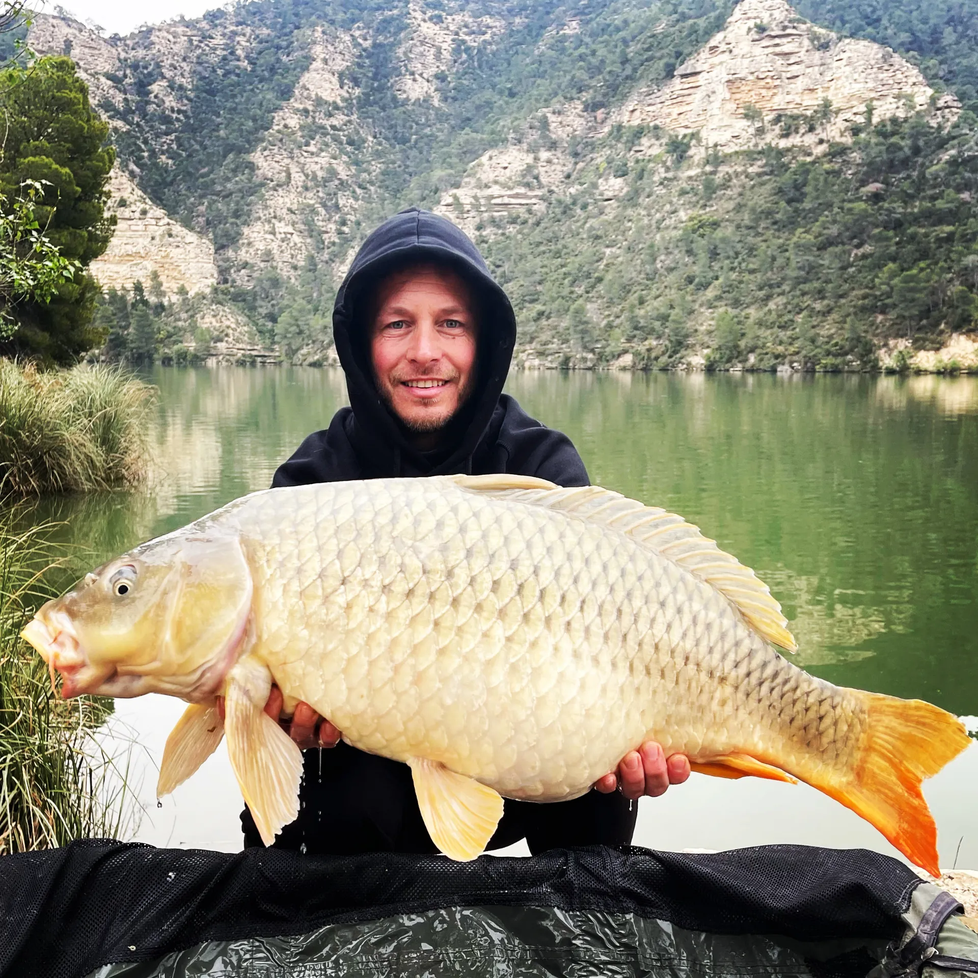Pesca carpa grande carpfishing en el rio ebro mequinenza - 5