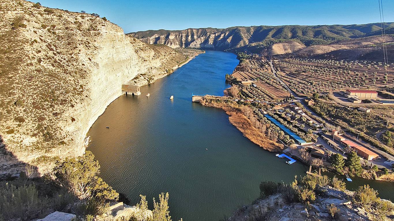 Ruta de senderismo a los Miradores de Bugarreig en el rio Ebro y matarraña