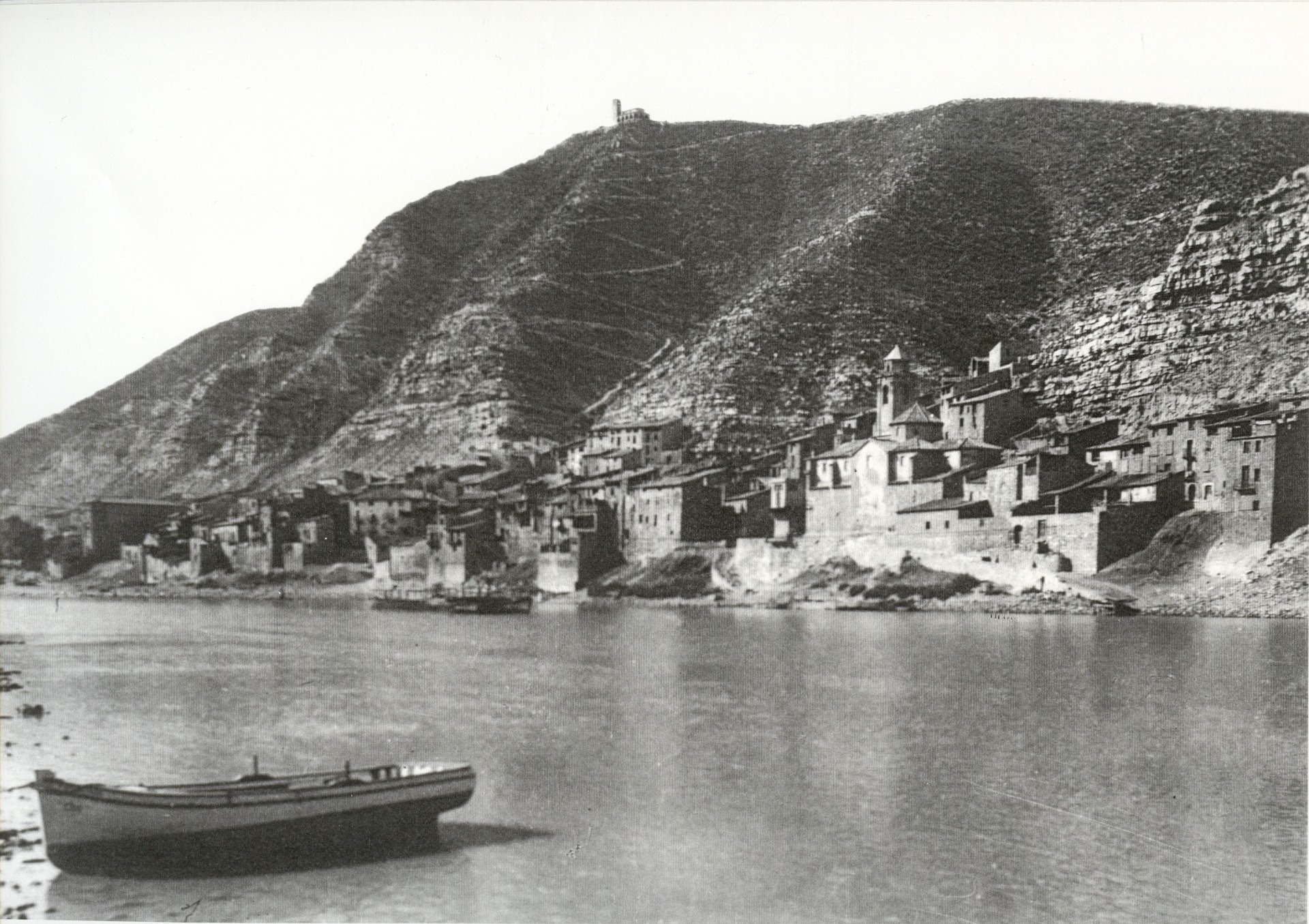 Pueblo viejo de fayón foto antigüa